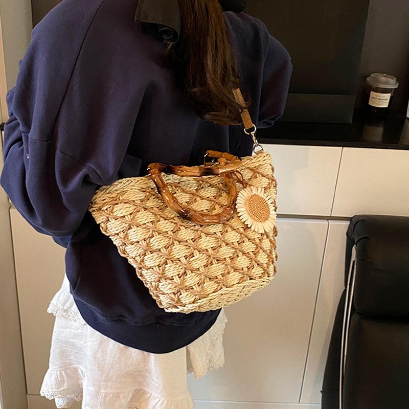 Summer Trend Grass Woven Bag for Women New Fashionable and Simple Casual Handheld Woven Bag for Beach Vacation Crossbody AVE