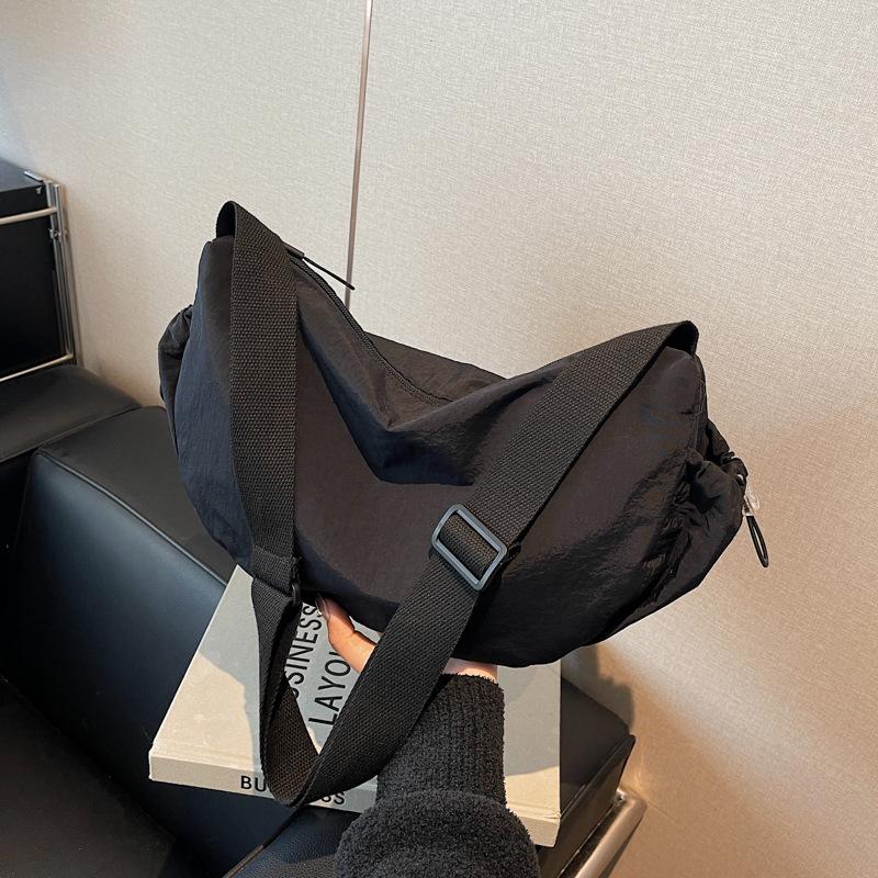 Casual Bag Women's Autumn and Winter New Popular Shoulder Bag Large Capacity Class Commuter Crossbody Dumpling Bag