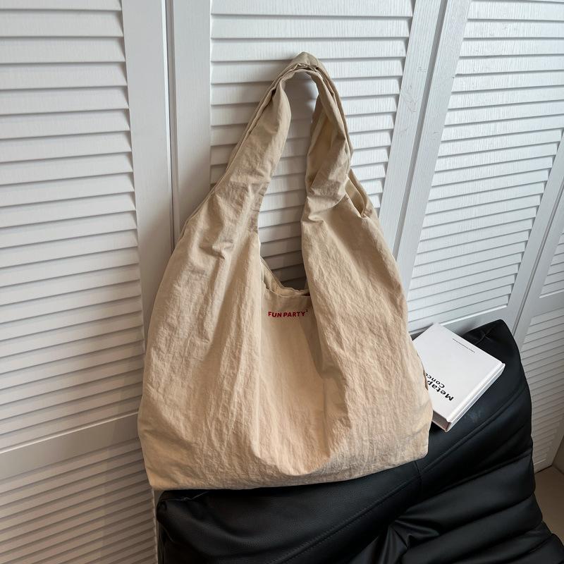 

Korean version of fashion tote bag 2025 new casual large-capacity shoulder bag retro girl foreign style nylon shopping bag хакі