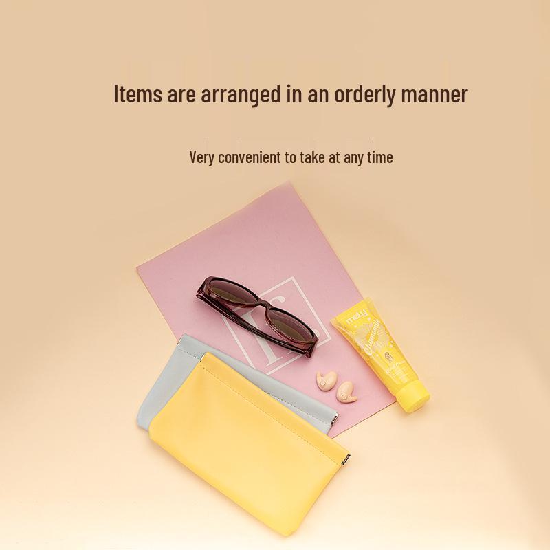 Czerwona Automatycznie Zamykana Kosmetyczka Podróżna i Saszetka na Kable