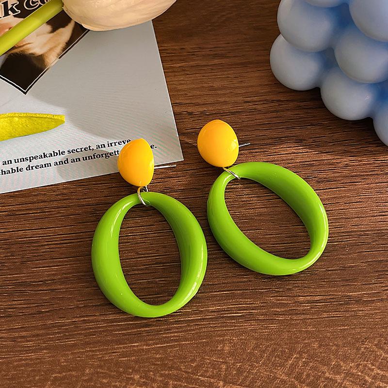 2025 New Retro Hong Kong Style Colorful Earrings: Luxury, High-End Studs, Exaggerated Fashion for Women