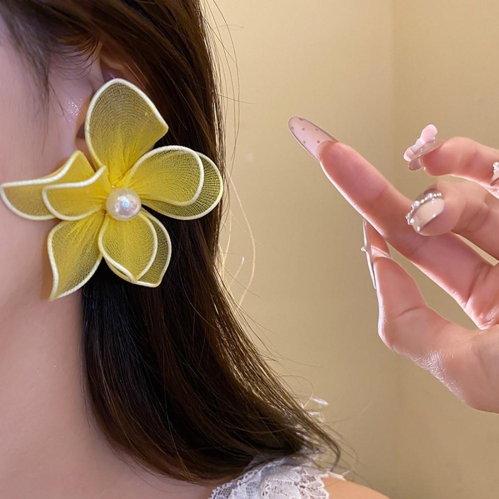 Iron Wire Women Floral Ear Studs Pearl Ladies Stud Earrings Iron Mesh Flower Earrings  Party Gift