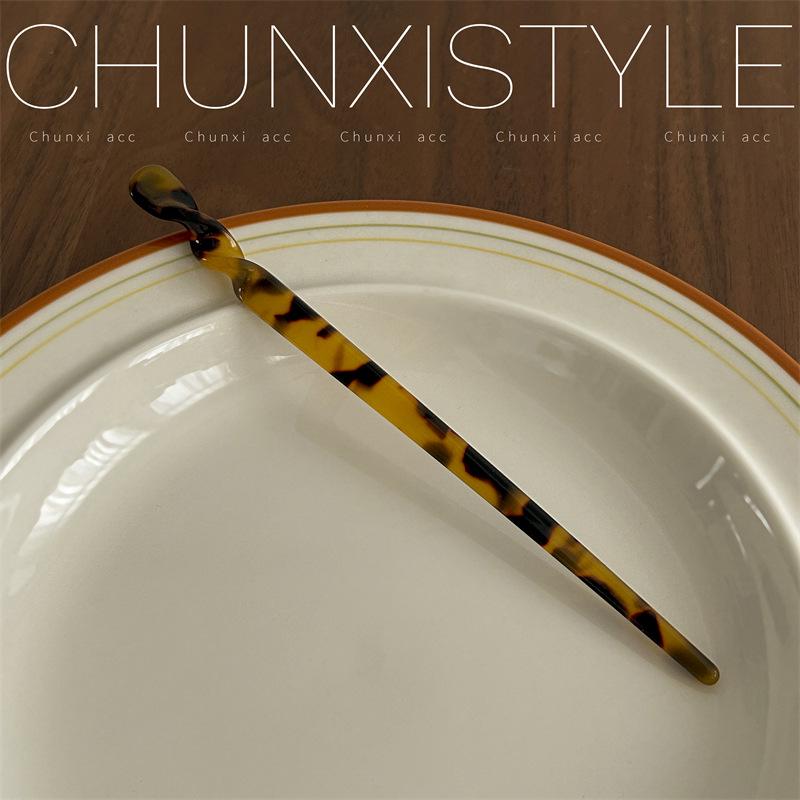 Dark Series Tortoiseshell Leopard Acetate Claw Clip: Large/Medium Hair Clip for Women