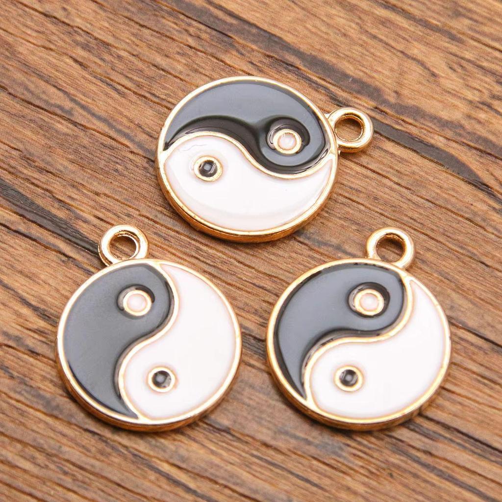 DIY Alloy Jewelry Accessories: White KKC Oil Drop Tai Chi Bagua Black & White Pendant Beads