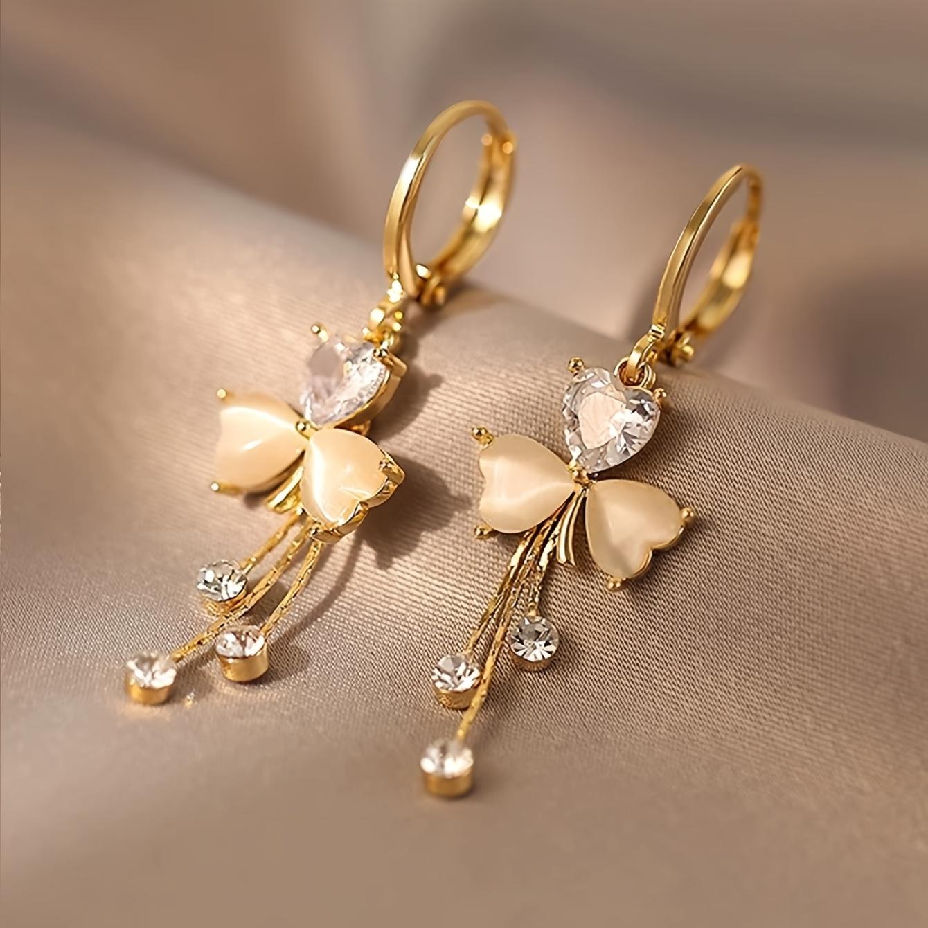 

A Pair of Elegant, Luxurious, and Glass Tassel Drop Earrings with Floral Inlays, Suitable for Women to Wear Daily золотий