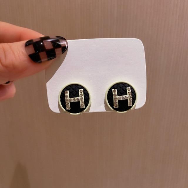 Basic Minimalist Stylish Fashionable Letter Rhinestones Stud Earrings Latest Korean Style Brincos JewelrySimple Stud