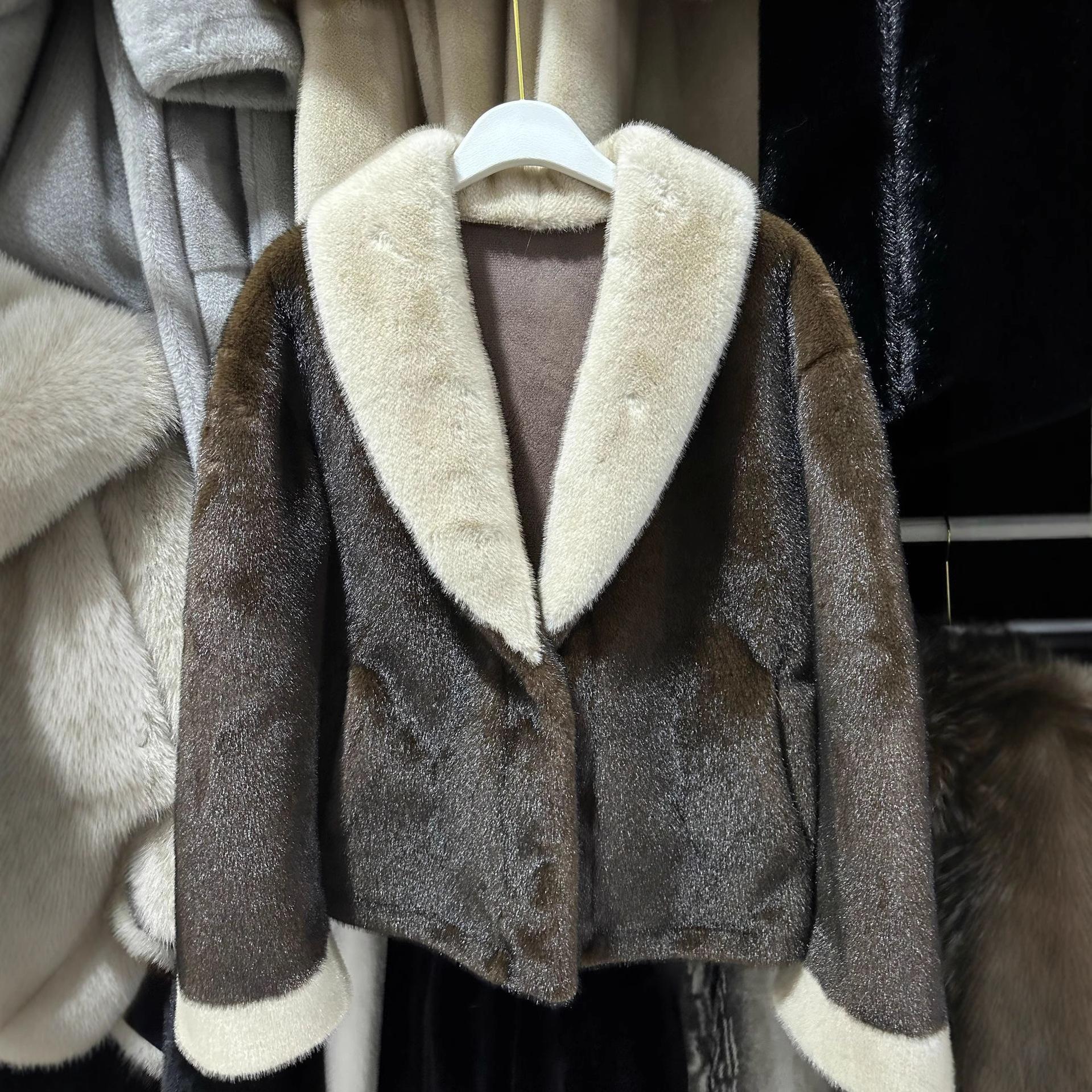 

2025 Новая куртка из искусственного меха норки, короткая куртка с V-образным вырезом, экологичная пушистая куртка для светской львицы свободного кроя one size fit all