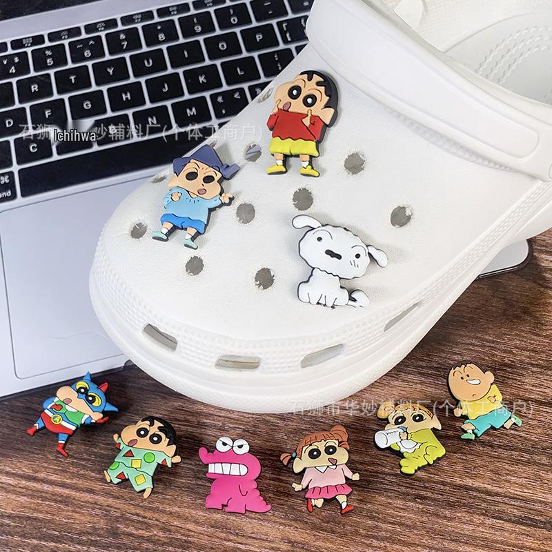 Charms para Zapatos de Dibujos Animados Crayon Shin-chan - Accesorios Desmontables de Goma PVC para Zapatos con Agujeros