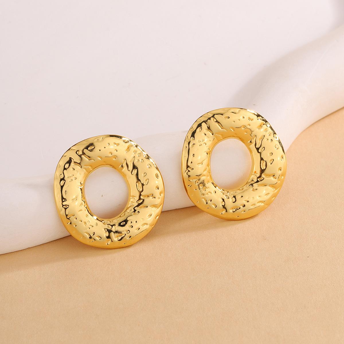 

Commuter round stud earrings concave niche design sense high sense earrings simple versatile earrings