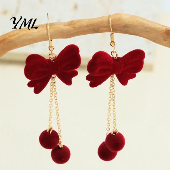Red Christmas Dangle Earrings 1 Pair Velvet Bow for Women, Bowknot Drop Charming Holiday Party Jewelry with Ball Charm, Gift New Year Xmas Festival