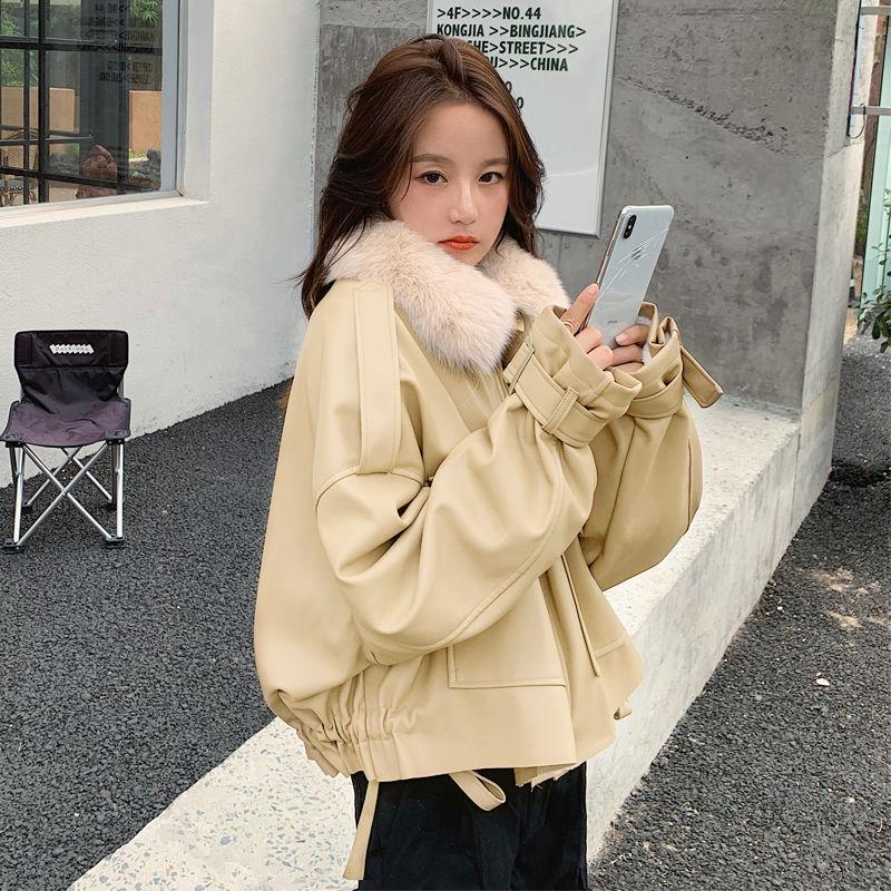 

Женская демисезонная куртка из искусственной кожи с отстегивающимся воротником из искусственного лисьего меха и флисовой подкладкой 3XL for 145-160 kg