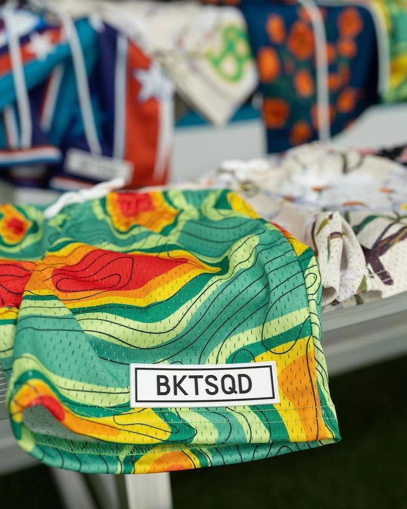 Amerikanska BKTSQD Herr Mesh Snabbtorkande Knälånga Basket Löpning Badshorts