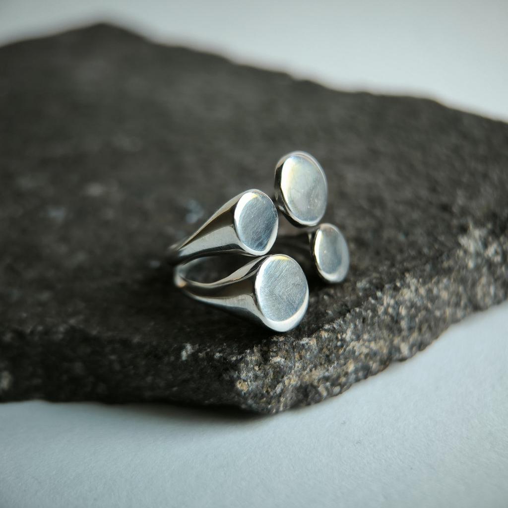 Серебряное кольцо с без камней, вес изделия 3,83 гр (2201182)