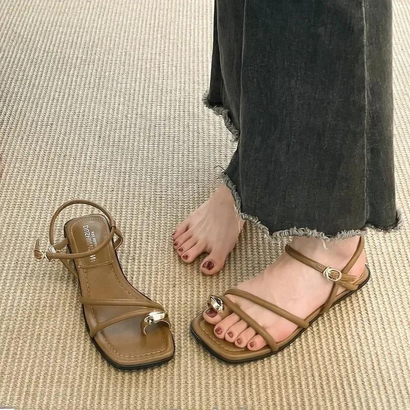 Мода 2024 Летняя распродажа женской обуви Роскошные сандалии Универсальный костюм Женские — фото 7