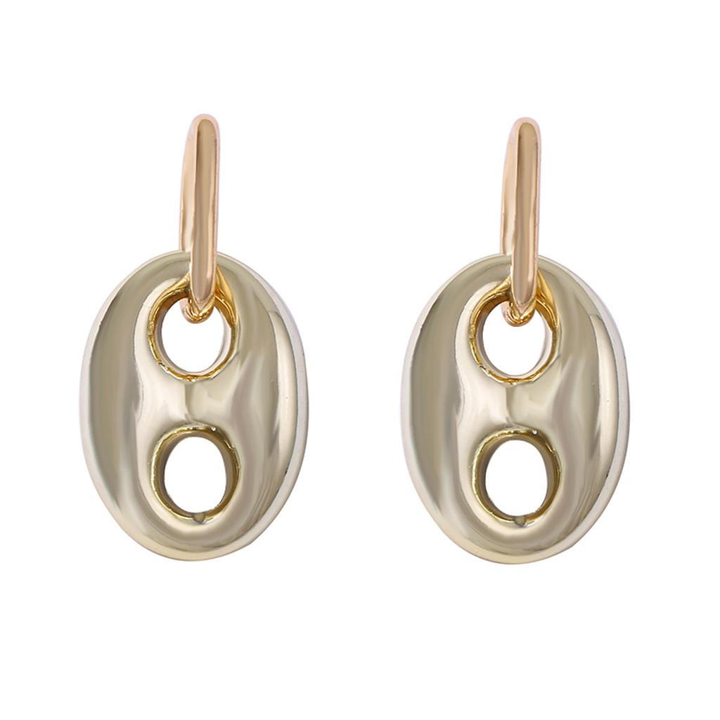 The CCB pig nose pendant earrings exude a sense of light luxury and high-end elegance. The design is unique and versatile for women