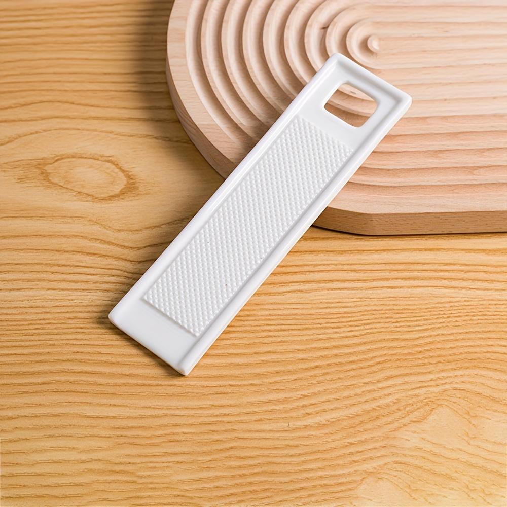 1pc Elegant White Ceramic Manual Grinder with Handle , Handheld Kitchen Tool for Garlic, Ginger, Carrots, and More