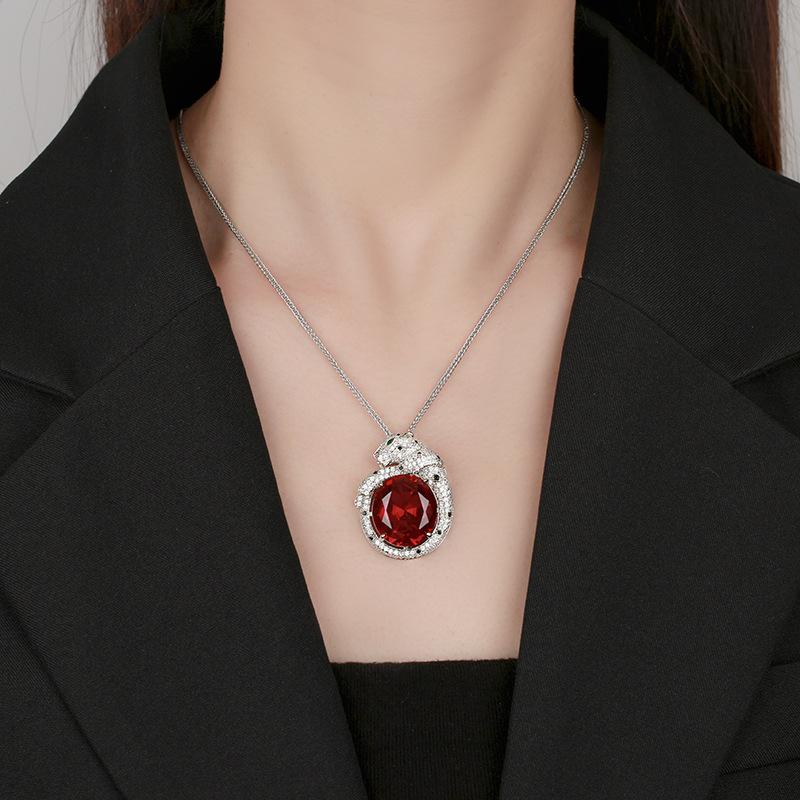 Autumn And Winter Jewelry Simulation Blue Spinel Jade Retro Leopard Pendant Necklace Main Stone 18 * 20