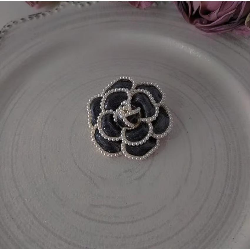 

Жемчужный Темперамент Капля Масло Сплав Камелия Нагрудный Цветок Женский Темперамент Маленький Ароматный Стиль Брошь Высококлассный Костюм Свитер Булавка чёрный