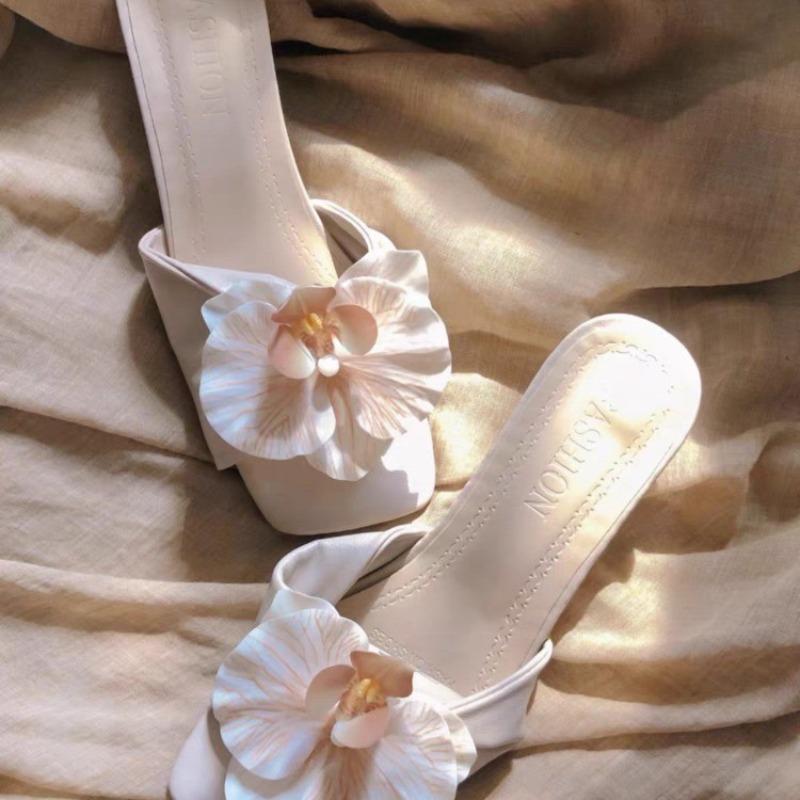 Fashion The New Summer Style of One-line Flip-flops with A Unique and Exquisite Floral Style and Fairy-like Slim Heels Is Full of Charm