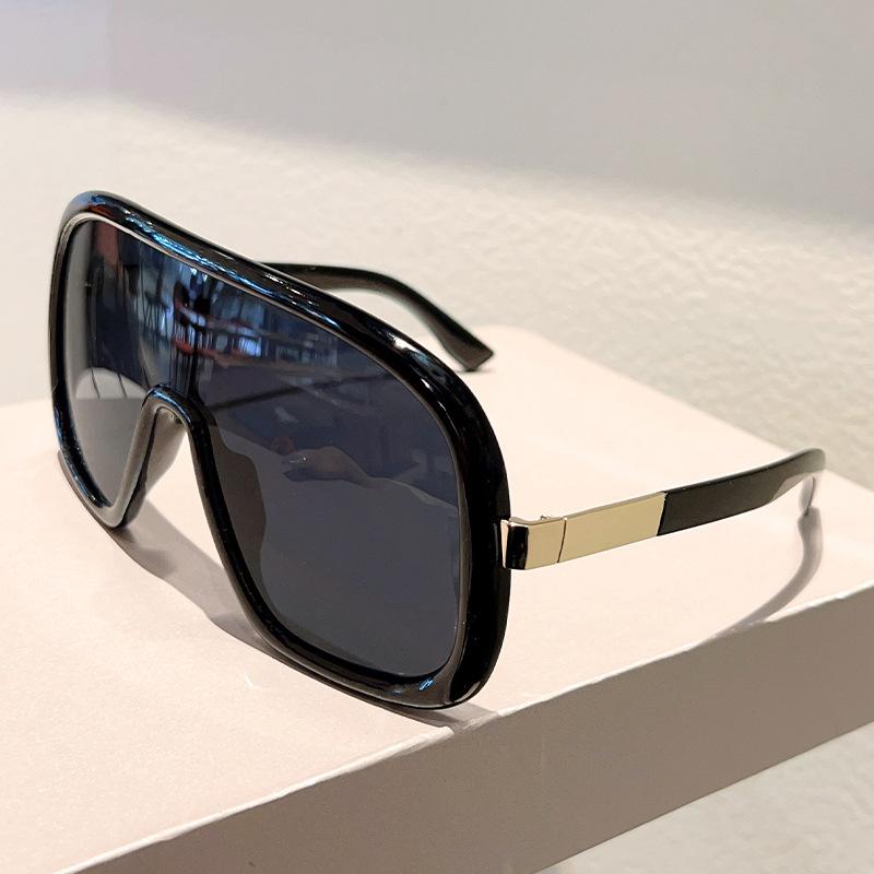 

y2k Classic Oversized One Piece Sun Glasses Glasses Ladies For Men Sun Eyeglasses Punk Popular Big Spectacle Frame Frame Luxury Designer Style
