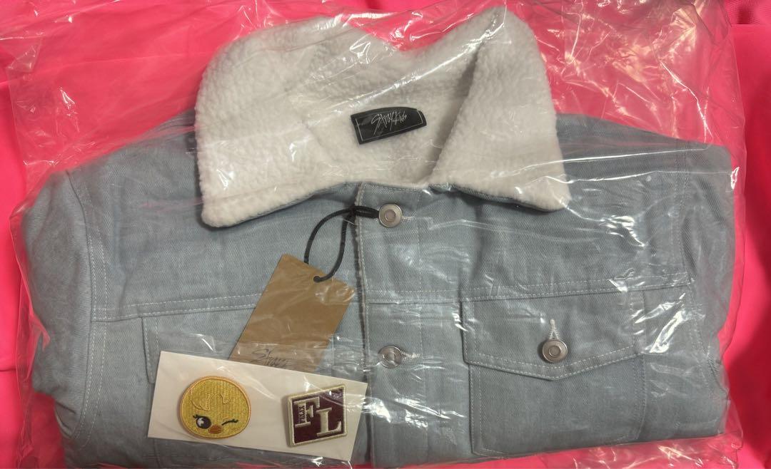 

[USED] Stray Kids Felix Men s Pro Piri Christmas Pop-Up Denim Jacket