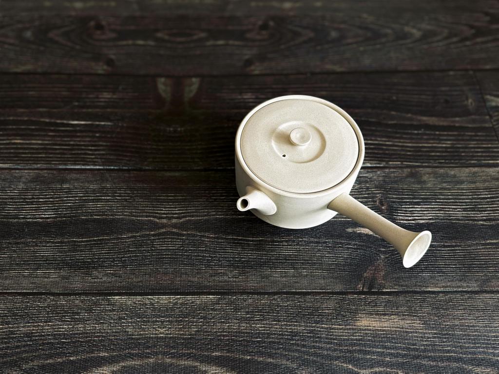 Nankai Tsusho Rokusan Tokoname Flat Teapot, White, Size: Approx. W15.5 X D20.5 X H7.5 Cm, Product Code: 0747-007