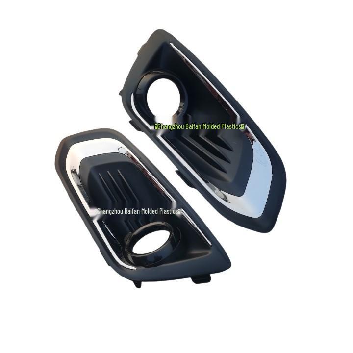 Fog Light Bezels for 2015-2018 High-End Ford Focus Models, Bright Finish, Part Numbers ED8BR19953A/ED8BR19952A.