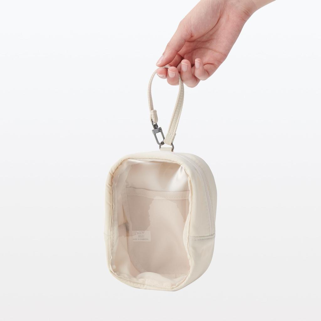 MUJI Kolekcja wisząca 110 mm szer. x 160 mm wys. x 70 mm gł. Saszetka, Kość słoniowa, Ok.. (NDG14A3A)