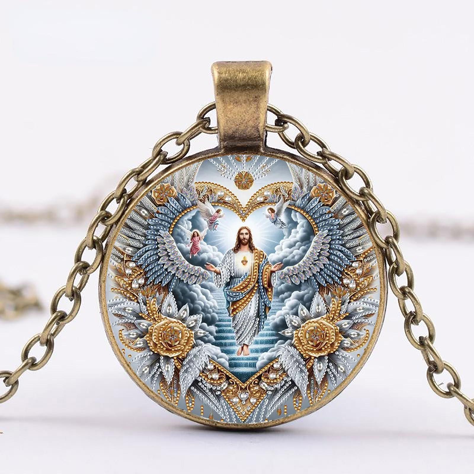 

A vintage Jesus image pendant Christian Jesus glass pendant necklace fashion accessories suitable for daily wear