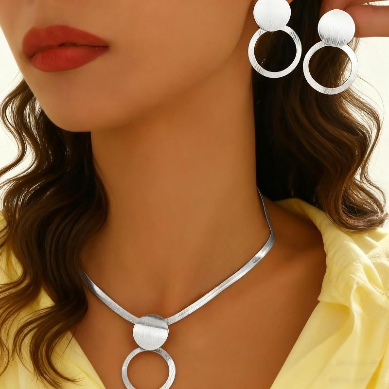 Elegant Clavicle Geometric Heart Pendant Necklace Earrings Jewelry Set French Retro Women'S Suit Batch