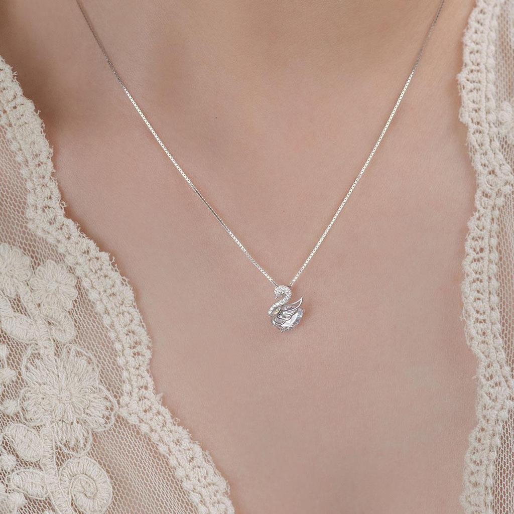 Elegant Swan Pendant Necklace - Summer Luxury Clavicle Chain for Women, Perfect Gift for Girlfriend