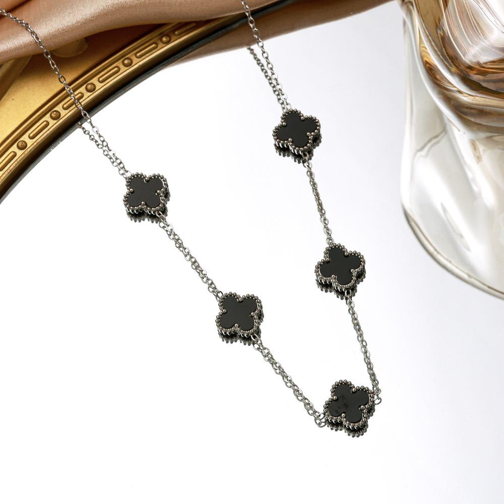 Four leaf clover necklace, high-end double-sided titanium steel that does not fade, ladies' lucky grass headwear accessory