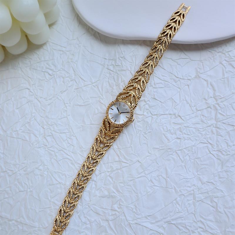 Light Luxury Bracelet Watch Medieval Exquisite Simple Diamond Inlaid Antique Watch Hollowed out Carved Flower Watch