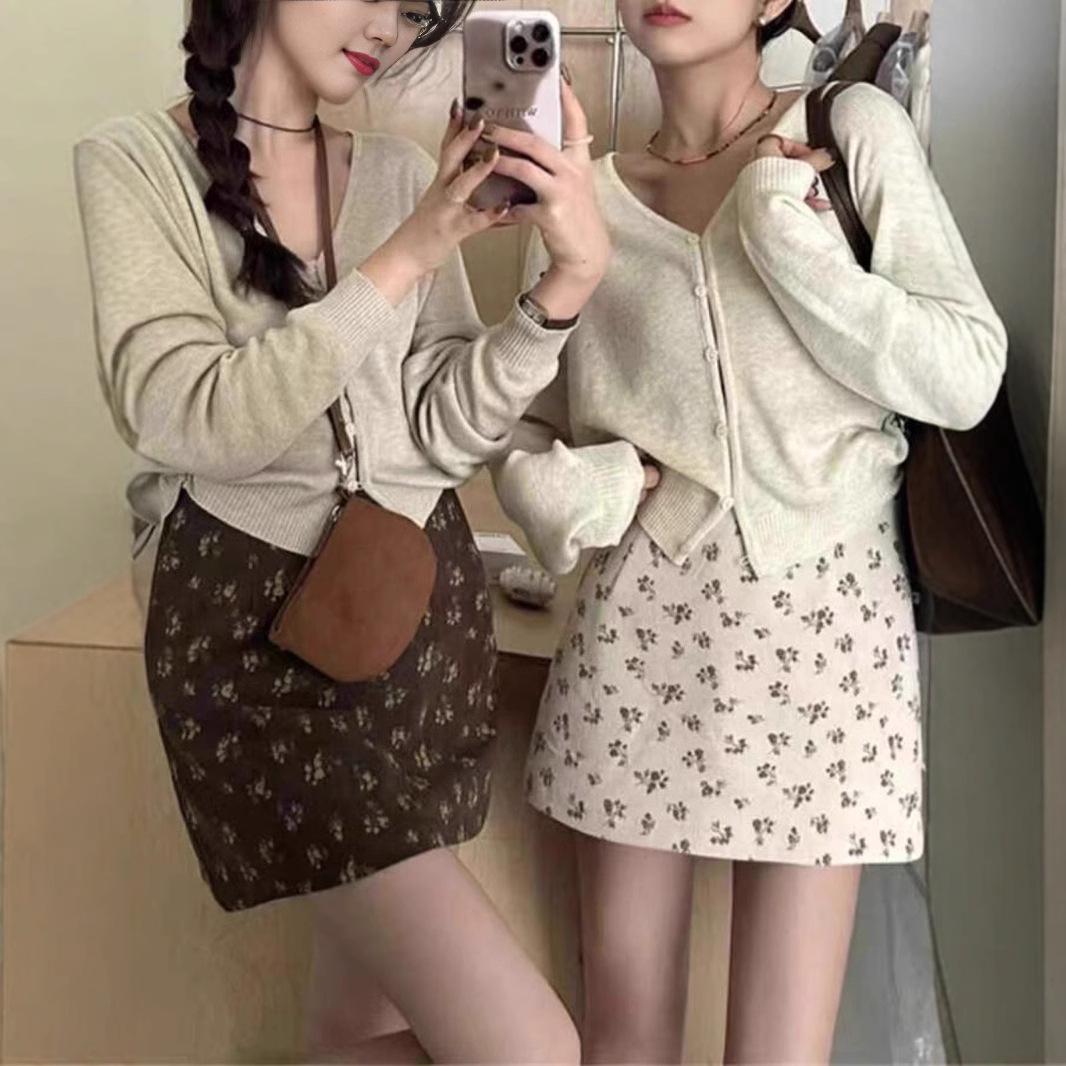 

2024 Retro Floral Corduroy Midi Skirt for Women – High-Waist A-Line Bodycon Design 3XL [148-158 lbs]