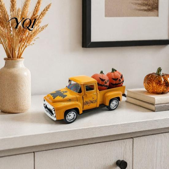 Autumn Farmhouse Home Decoration Halloween Pick-up Truck Alloy Figurine, Holding Pumpkin Vintage Car Statue, Statue Miniature Vehicle Ornament