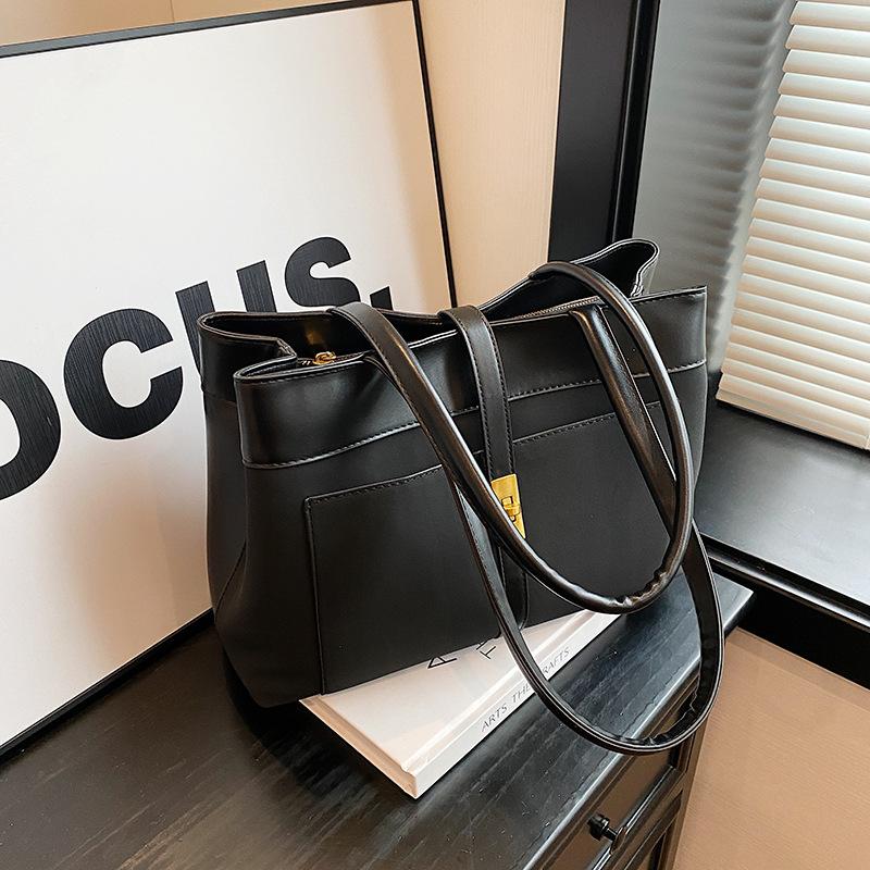 Premium sense large-capacity commuter bag women's 2025 winter new fashion portable tote bag versatile retro shoulder bag