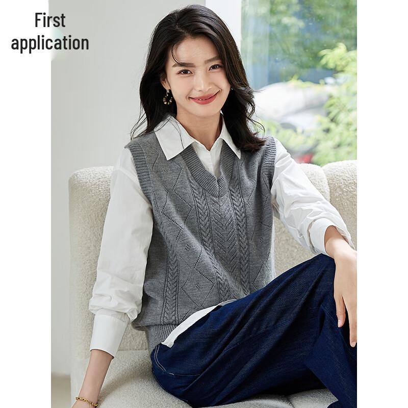 Chushen Women's Retro V-Neck Knitted Layering Vest