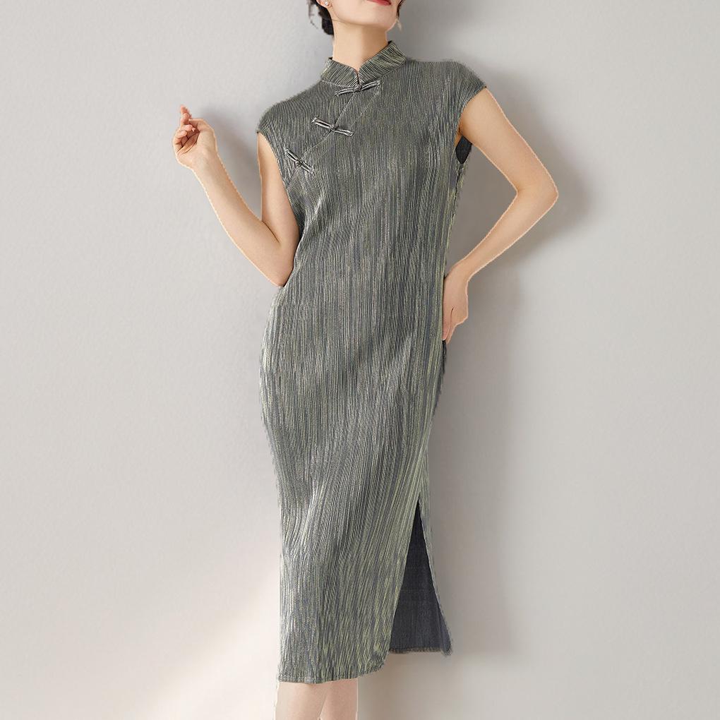 Modern Chinese Qipao: Slim-Fit Summer Dress with Slit and Button Detail