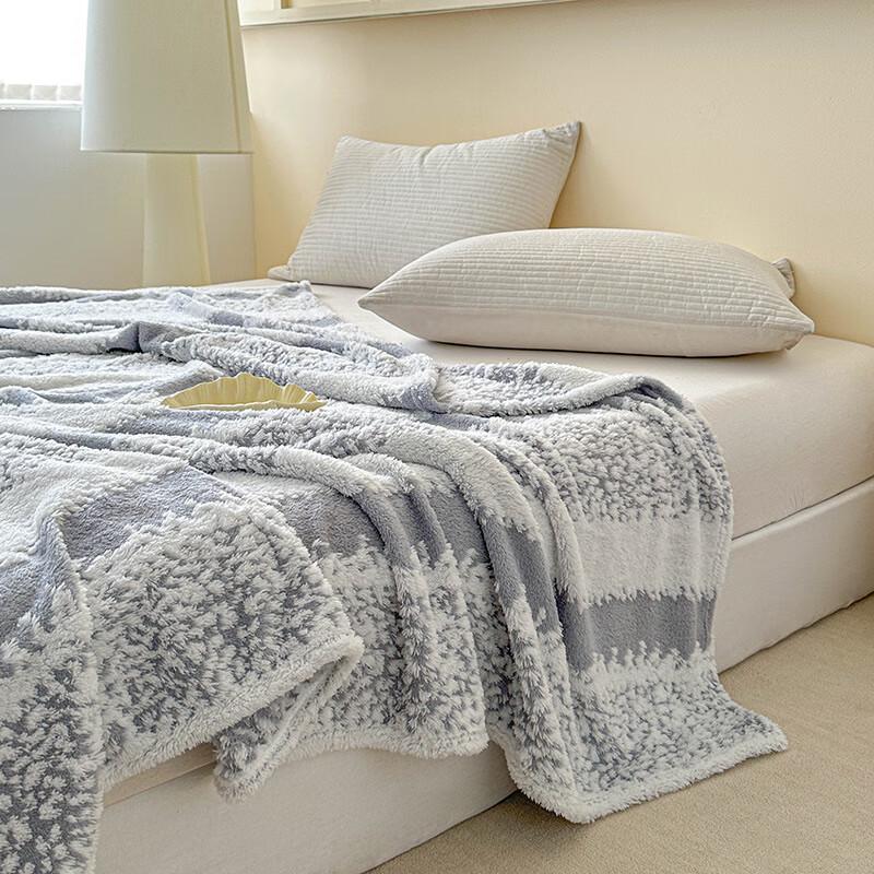 OEING Jacquard Velvet Snowflake Throw Blanket