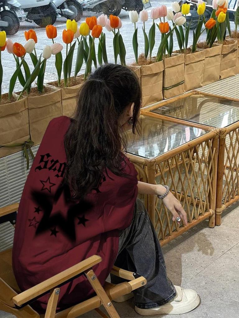 Vínově červené dámské tričko s krátkým rukávem ve větší velikosti - Volné, Trendy americký design