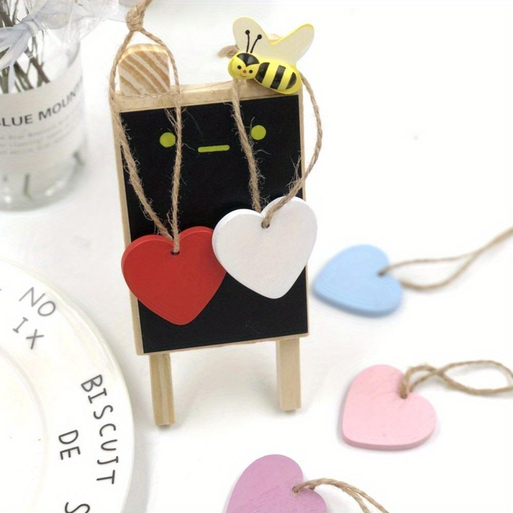 50 PEZZI Mini Cuore Rosso di Legno Ornamento Etichette per Artigianato Fai da Te con Corda di Canapa per Decorazioni Matrimonio Festa Accessori Decorazione Stanza Estetica