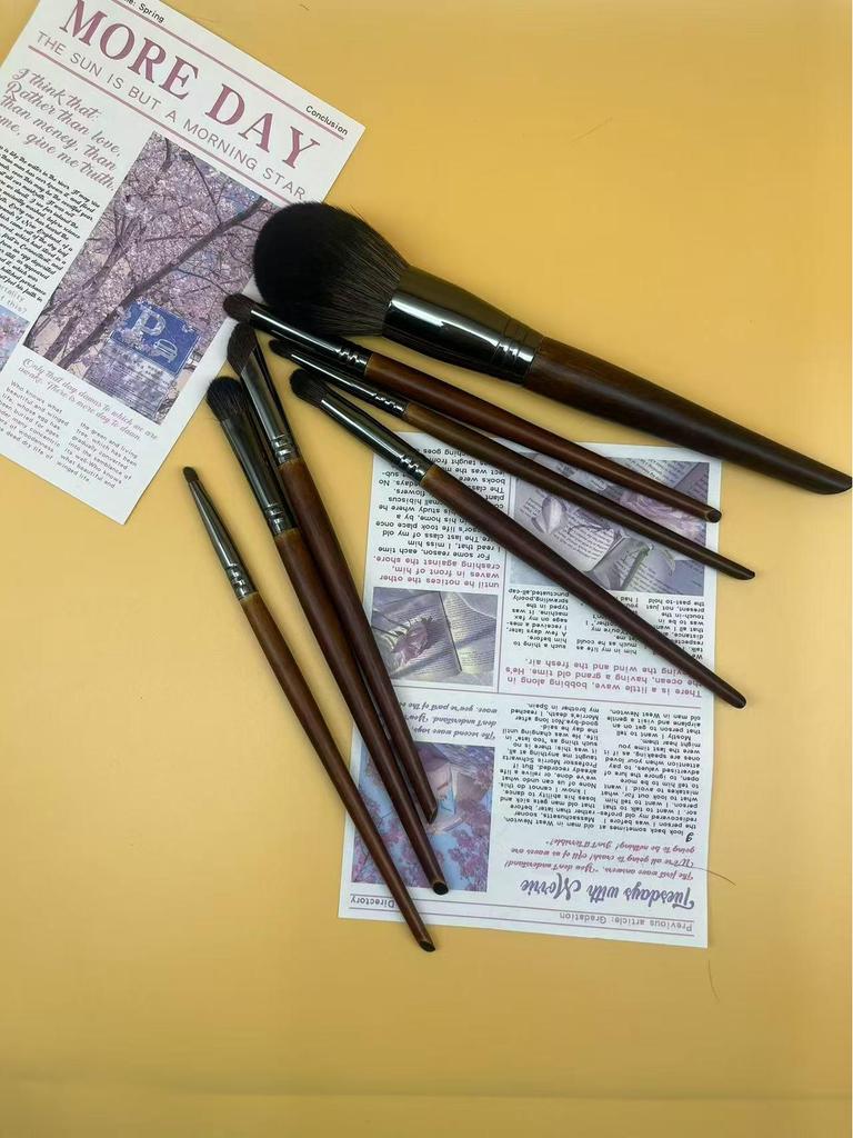 Conjunto de Pincéis de Maquiagem de Pelo de Animal com 7 Peças: Pó, Blush, Ferramentas de Base para Iniciantes