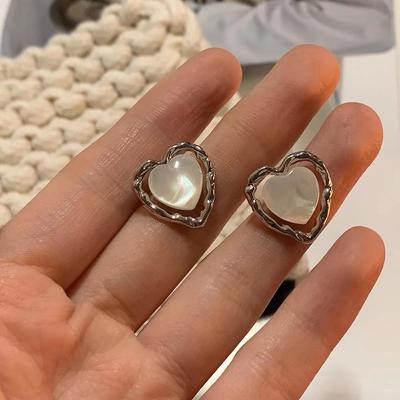 White Love Stud Earrings Women's Retro Elegance Small and Versatile Fine Flash Temperament Heart Earrings Earrings