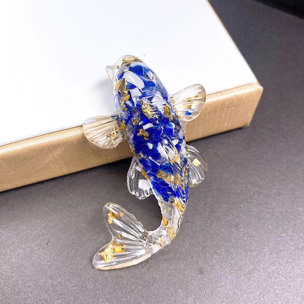 Kreatives künstliches Koi-Fisch-Ornament für Schreibtisch, Auto, Heimdekoration Hergestellt aus Natur für Kristall-Opfer Schöner Glanz und Stil