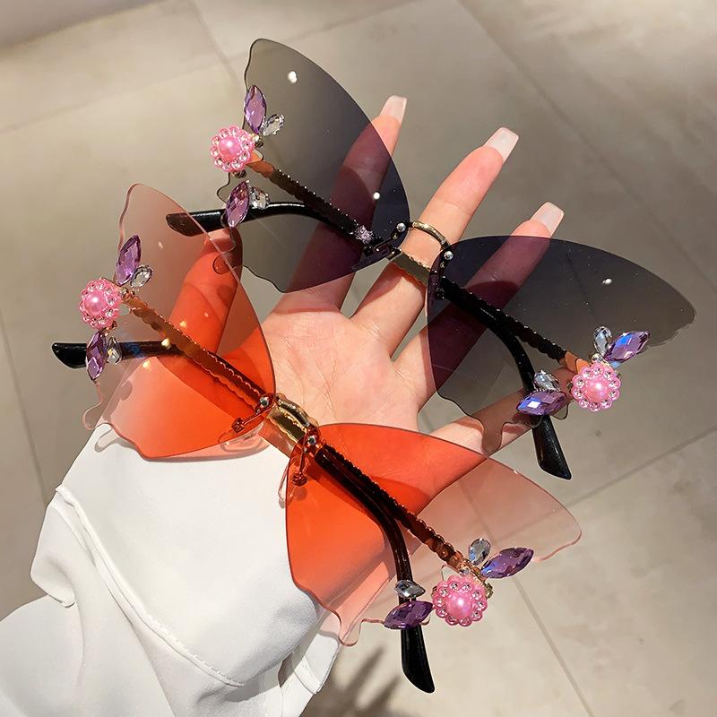 Luxury Designer Style Style Rimless Diamond Flower Butterfly Sun Glasses Glasses Ladies For Female Trendy Classic Party Travel Punk Sun Eyeglasses