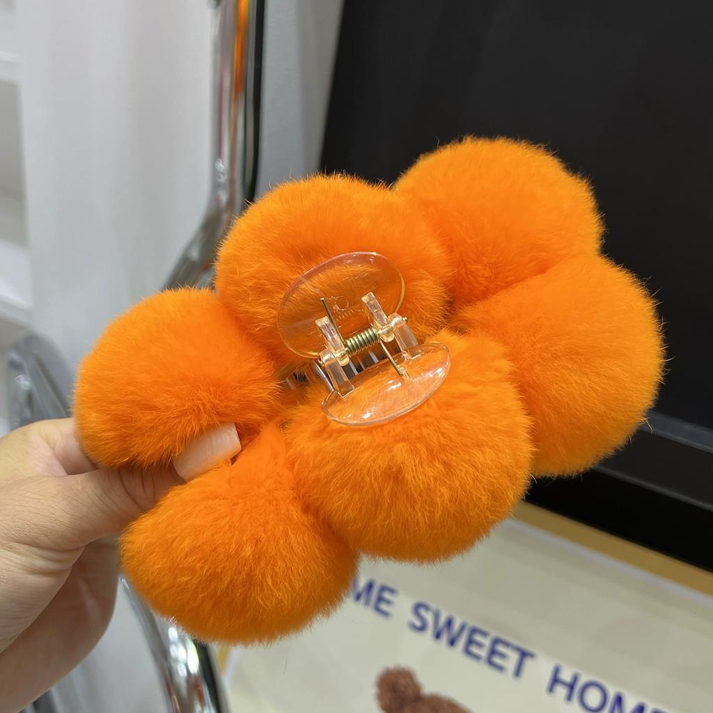 Autumn and winter temperament model~ Rex rabbit hair ball grab clip large plush hair grab back head shark clip hairpin headgear