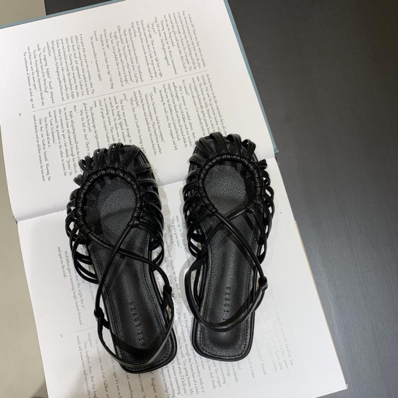 Woven hollow low-heeled bag head Roman sandals 2025 women's summer thick heel with retro brown flat bottom round head