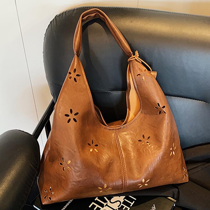 Large Capacity Underarm Bag Women's 2025 Autumn New Hollow Shoulder Women's Bag Fashion Underarm Bag Commuter Tote Bag