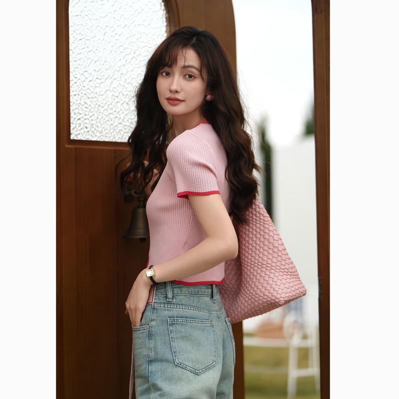 Mishow French Vintage Panelled T-Shirts Women 2023 Summer Slim Creative Zipper Knitting Blouses Fashion Split Hem Sexy Short T-Shirts MXC33Z0044