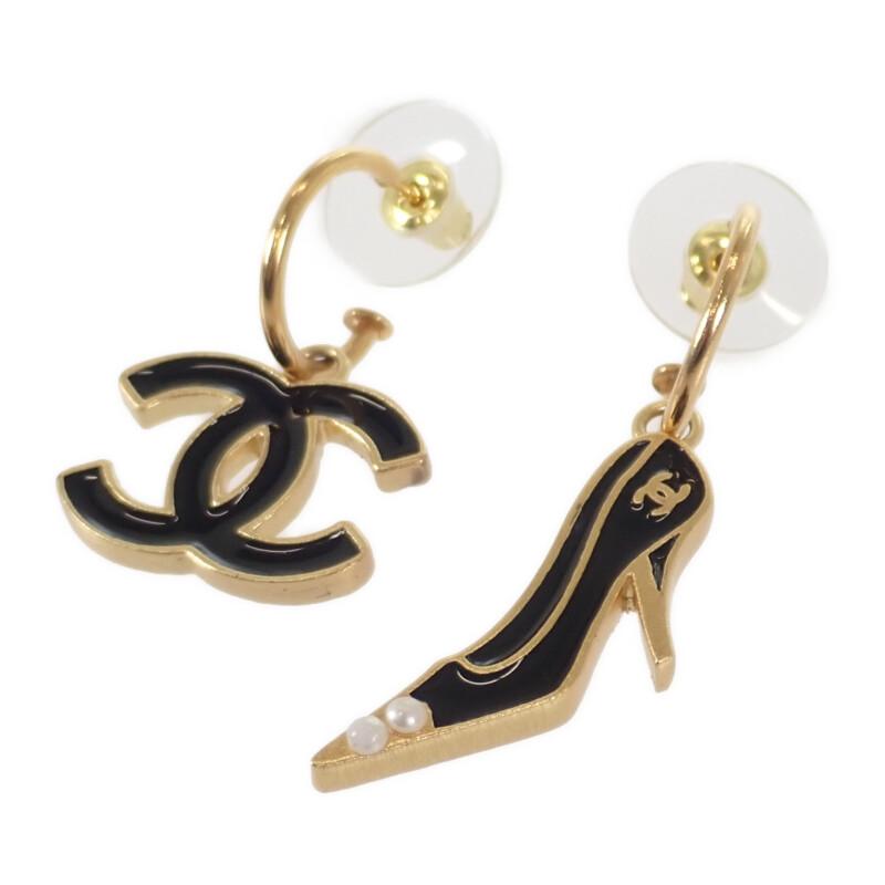 Chanel Pierce Gold Gold Plated Women